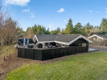 "Elvin" - 2km from the sea Отели в г. Albaek