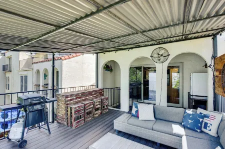 7 Mi to Winery: Lakefront Rockwall Home w/ Deck