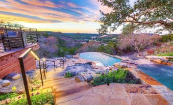 Luxury Hill Country Villa with Pool-Hot Tub-Views