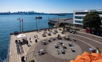 Coast Lonsdale Quay Hotel