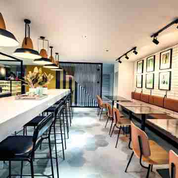 Avior Hotel Dining/Meeting Rooms