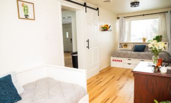 Lakehouse HOT TUB 8 Miles TO Downtown ON 60 Acres