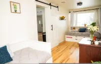 Lakehouse HOT TUB 8 Miles TO Downtown ON 60 Acres