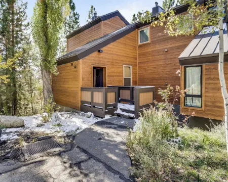 Pinegrove by AvantStay Beautiful Villas Condo Just Outside Tahoe City Hotels in Dollar Point