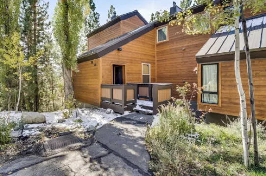 Pinegrove by AvantStay Beautiful Villas Condo Just Outside Tahoe City