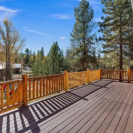 Log cabin with game room by skiing & lake