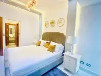 Lujoso Apartamento 5 Star ROOFTOP POOL & GYM 1BE -1 1/2 Ba Hotels in 