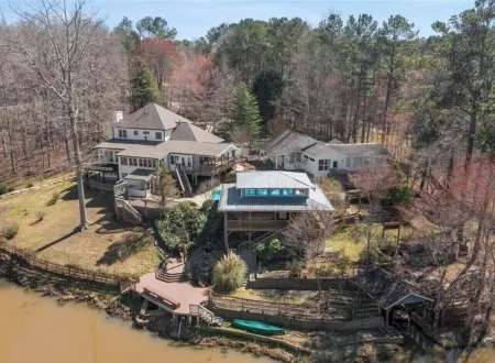 Château Resort on Lake w/Saltwater Pool + HotTub