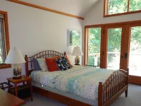 Waterfront cottage with tidelands, creek and waterfall! Hotels in Eastsound
