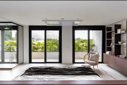 New Luxury Modern Beachside Villa  Walk to the Ocean in 10 Min