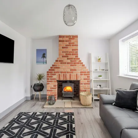 Detached House in Quiet Suffolk Village - Pets Allowed