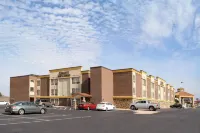 Quality Inn & Suites Ames Conference Center Near Isu Campus - parking