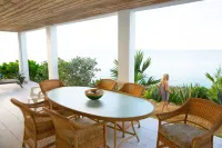 Blue Love Point 5 Bedroom Home Hotels in Gregory Town