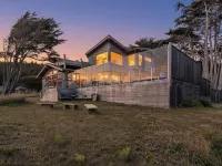 Dew Point Retreat, by Vinifera Homes Hotels in Gualala