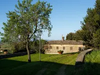 Elegant 2-Bedroom Holiday Home in Tuscan.