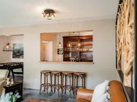 Villa Steps from Castle - Homestays
