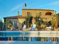 Pretty Villa with Sun Loungers - 別墅