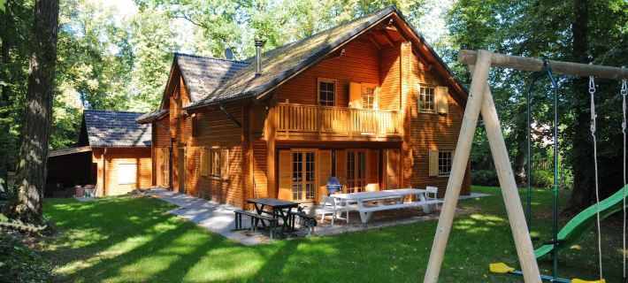 Spacious Chalet Located at Bomal with Hot Tub & Garden Parlour Ξενοδοχεία στην πόλη Durbuy