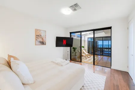 Henley Beachfront Luxury Home With Sauna Just 200m From Henley Square!