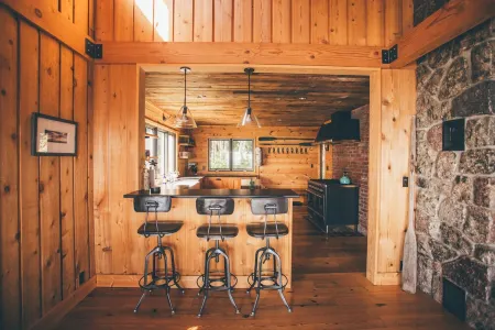Timber-frame Beach Chalet on Lake Superior between Lutsen and Grand Marais