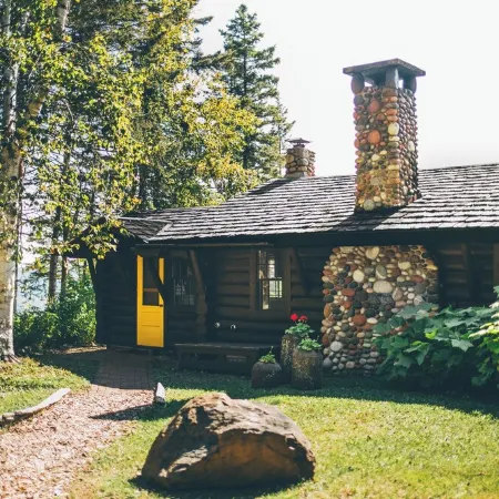 Storybook Northwoods Log Cabin on Lake Superior between Lutsen and Grand Marais