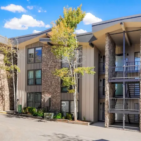 2Br Lake Dillon Escape w/ Pool & Hot Tub!
