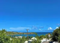 Spacious Family Cottage with Tropical Views