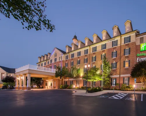 Holiday Inn Express STATE COLLEGE @WILLIAMSBURG SQ by IHG Ξενοδοχεία στην πόλη Centre County