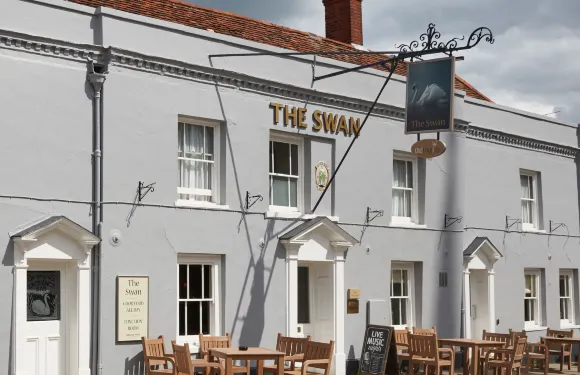 薩克斯泰德天鵝酒店 - 格林國王旅館