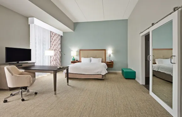 北亨丁頓-歐文希爾頓歡朋套房酒店