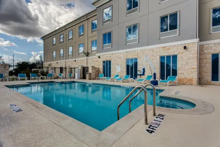 Holiday Inn Express & Suites Gatesville - N. FT Hood