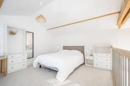 Modern Air-Conditioned Apartment with Large Terrace in Central Pau Hotels in Pau