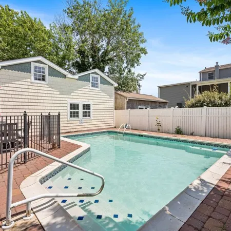 Pool - 7 Bedrooms - Close to beach