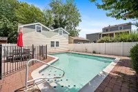 Pool - 7 Bedrooms - Close to beach