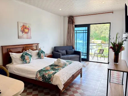 Crown Royale Hotel & Lounge Отели в г. Порт-Вила