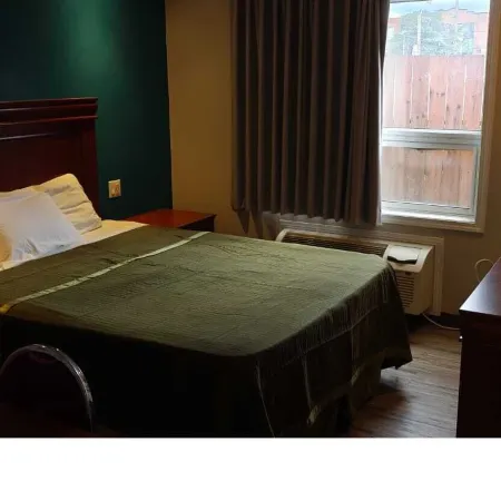 Queensway Motel