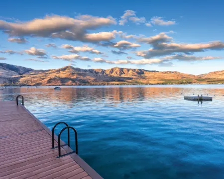 WorldMark Chelan - Lake House Hotels in Chelan
