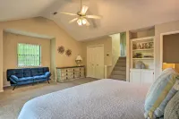 Beaver Lake Retreat w/ Deck & Private Hot Tub - 3-Star