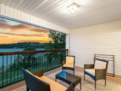 Lakefront Oasis Amazing Views! Hotels in Stone County