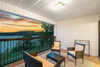 Lakefront Oasis Amazing Views!