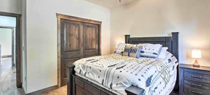 Pet-Friendly Show Low Cabin: Near Hiking! Hotels in Show Low