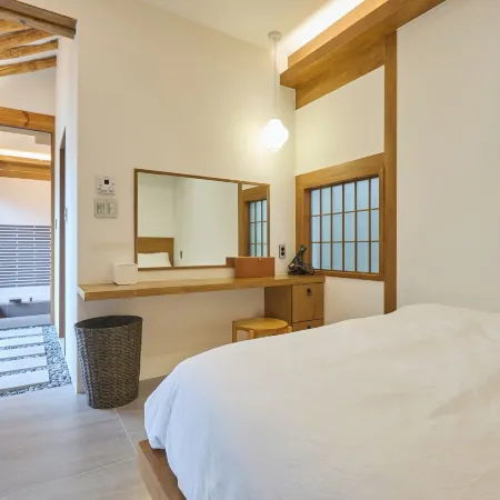 A Hanok with a beautiful garden
