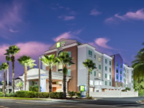Holiday Inn Express & Suites CHAFFEE-JACKSONVILLE WEST by IHG โรงแรมในแจ็กสันวิลล์