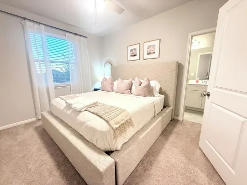 Modern Comfort in Buda – Family & Group Friendly