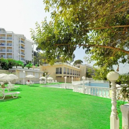 The Royal Hotel