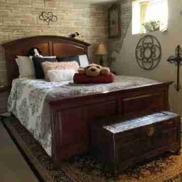 Large Private Fenced Yard with Guest Patio, Fire Pit and Surrounding Gardens. Rooms