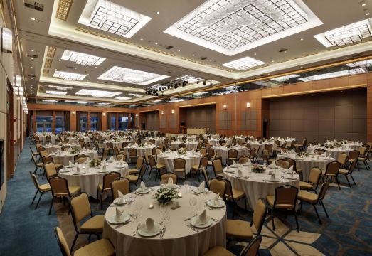 뫼벤픽 호텔 말라트야