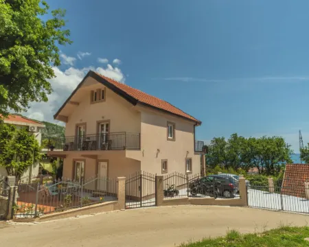 Villa Sunny Hill Hoteles en Podostrog