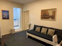 Chadstone Holiday W6 Villa Hotels in Clayton