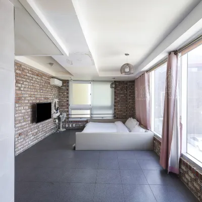 Yeosu Expo Motel Hotels near Yeosu Expo 2012